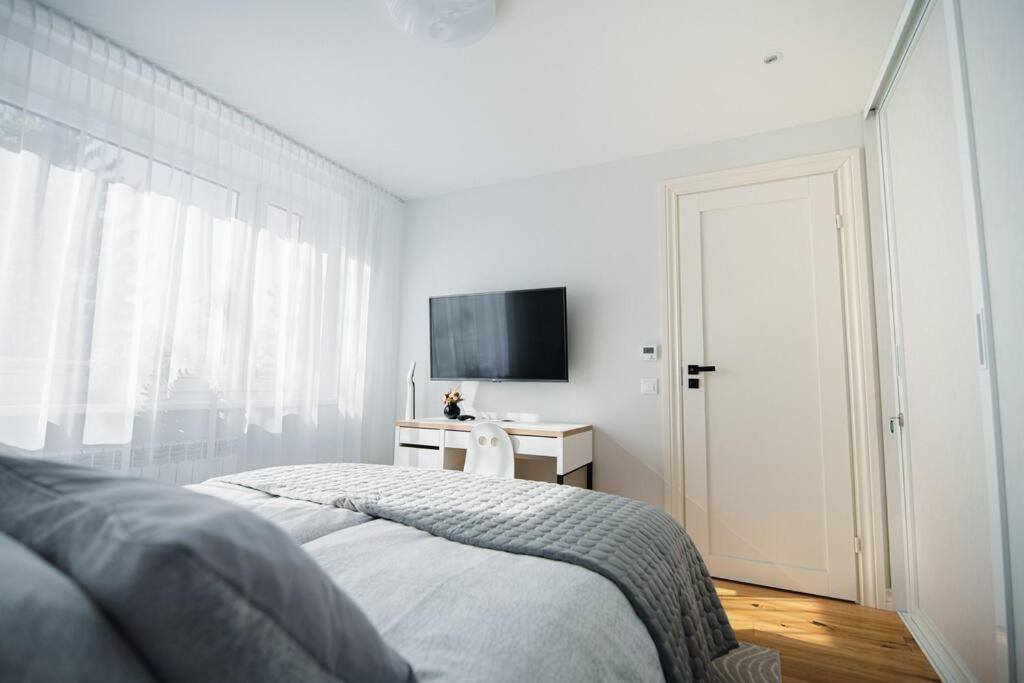 New Luxury 3Br Apartment In Old Town, Free Parking Haapsalu Exterior photo