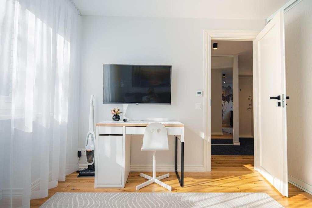 New Luxury 3Br Apartment In Old Town, Free Parking Haapsalu Exterior photo